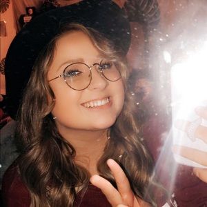 Meet your Posher, Faith